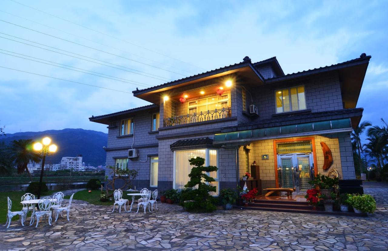 Yunju House Bed & Breakfast Джиаоси Екстериор снимка