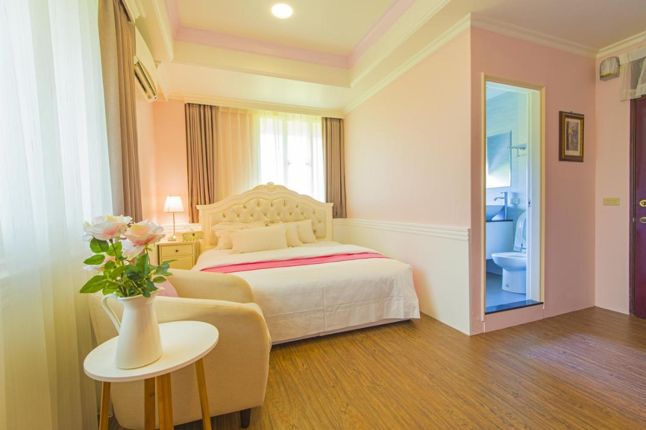 Yunju House Bed & Breakfast Джиаоси Стая снимка