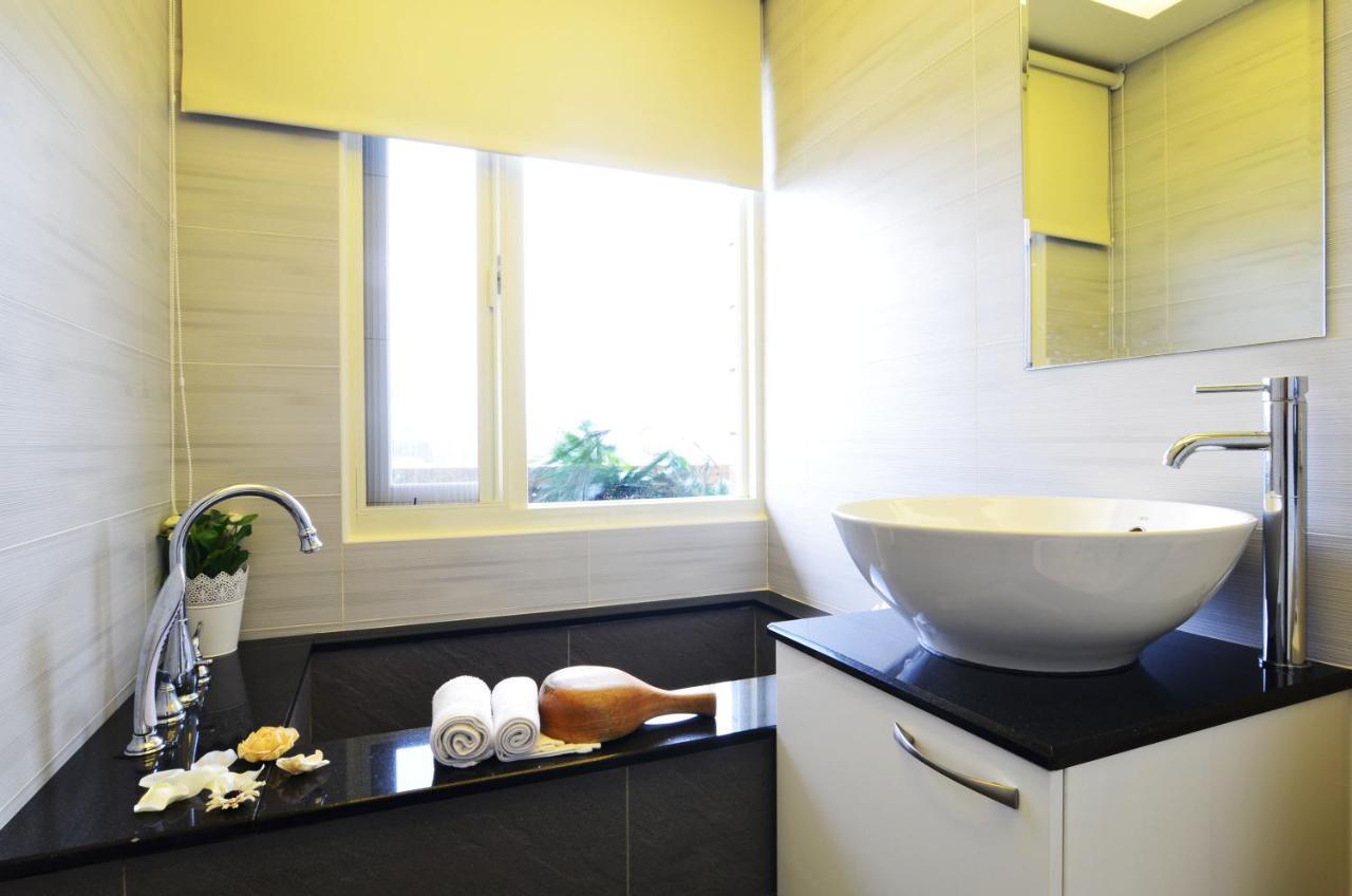 Yunju House Bed & Breakfast Джиаоси Стая снимка
