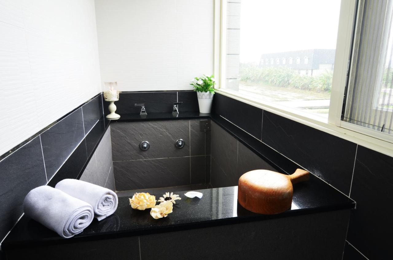 Yunju House Bed & Breakfast Джиаоси Екстериор снимка