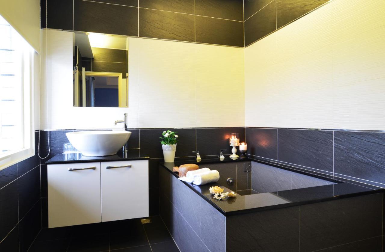 Yunju House Bed & Breakfast Джиаоси Екстериор снимка