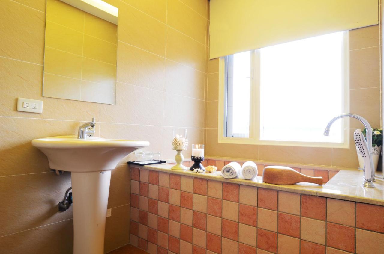 Yunju House Bed & Breakfast Джиаоси Екстериор снимка