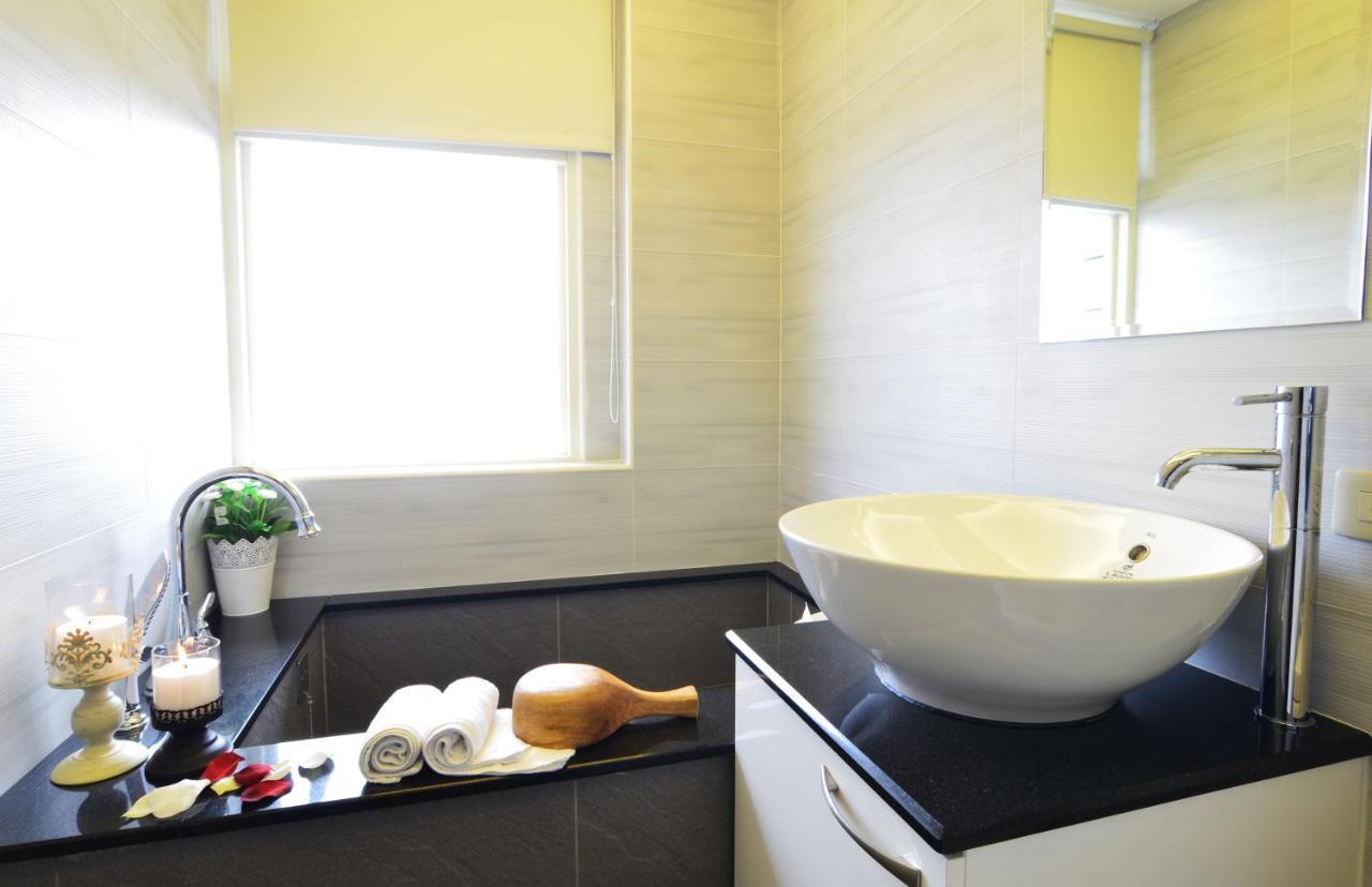 Yunju House Bed & Breakfast Джиаоси Екстериор снимка