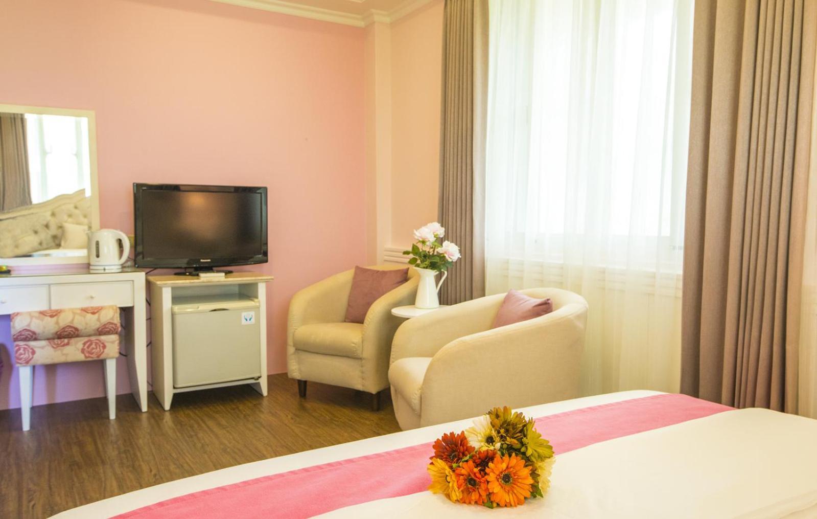 Yunju House Bed & Breakfast Джиаоси Стая снимка