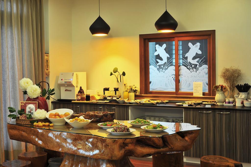 Yunju House Bed & Breakfast Джиаоси Екстериор снимка