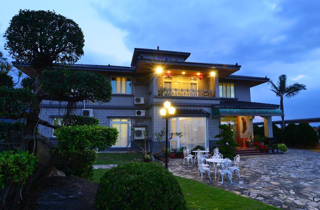 Yunju House Bed & Breakfast Джиаоси Екстериор снимка