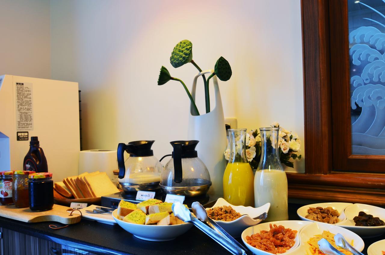 Yunju House Bed & Breakfast Джиаоси Екстериор снимка